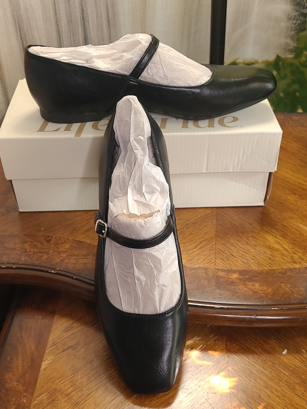 New in box! Life Stride Beloved Women 9 black faux leather ballet inspired flats